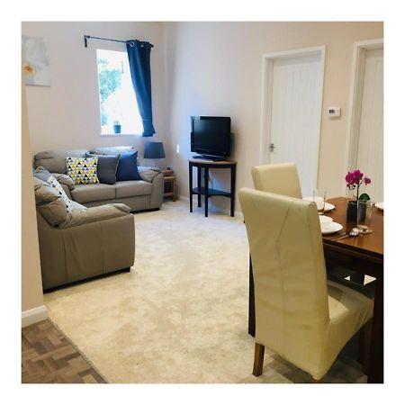 Private 1St Floor Apartment - Perfect For Port Of Dover, Eurotunnel And Short Stays Exterior foto